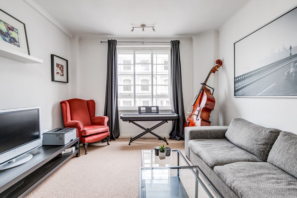 Flat Hatherley Grove in City of Westminster
