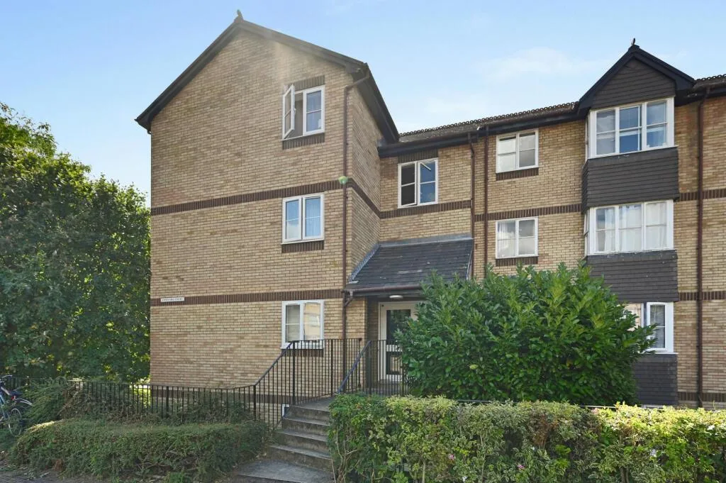 Flat Rotherhithe New Road in Greater London