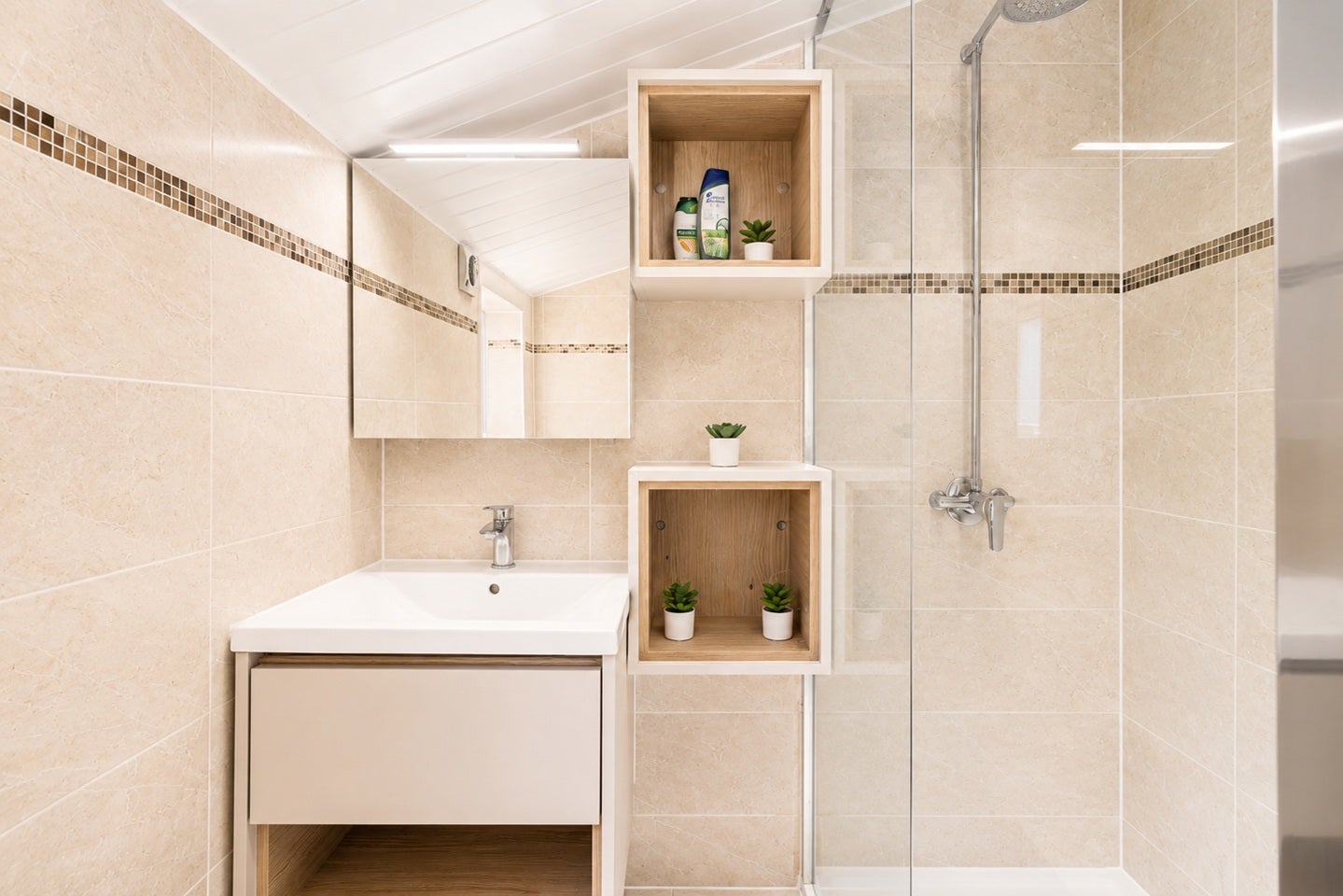 Flat Valnay Street in Greater London