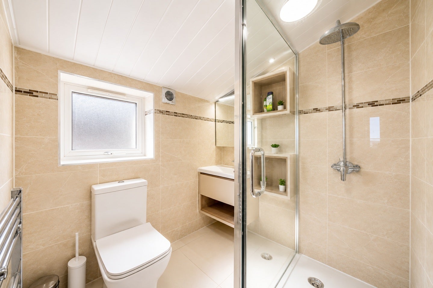 Flat Valnay Street in Greater London
