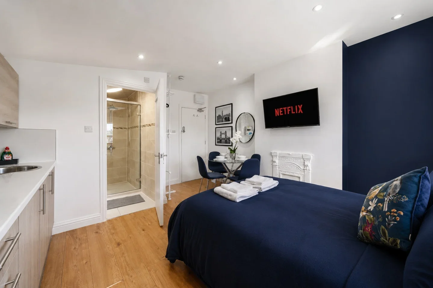 Flat Valnay Street in Greater London