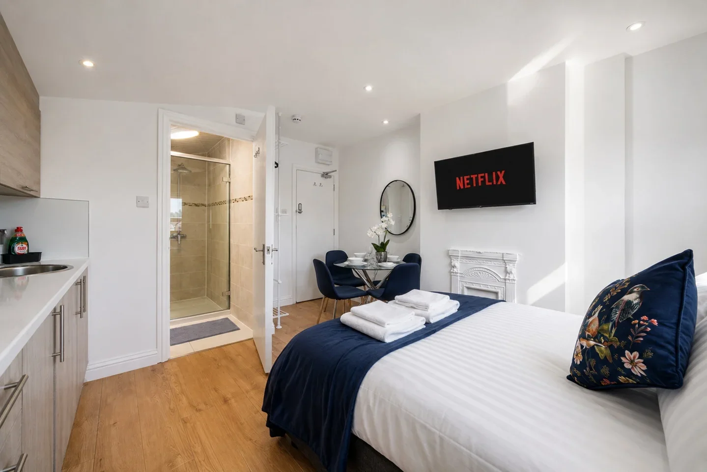Flat Valnay Street in Greater London