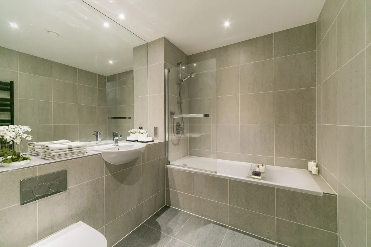 Room Larkwood Avenue in Greater London