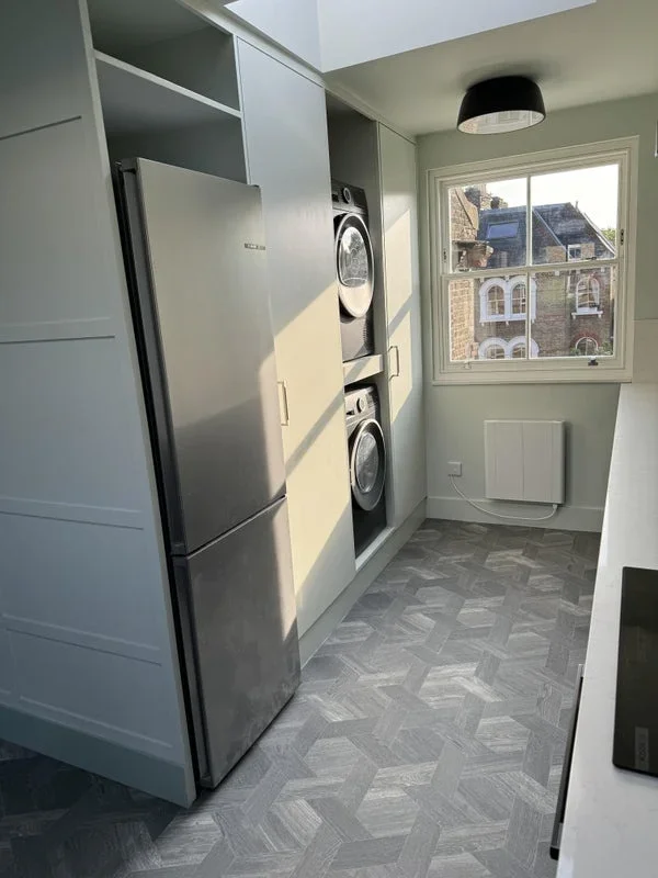 Flat Victoria Rise in Greater London