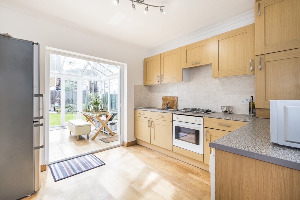 Flat Stephendale Road in Greater London