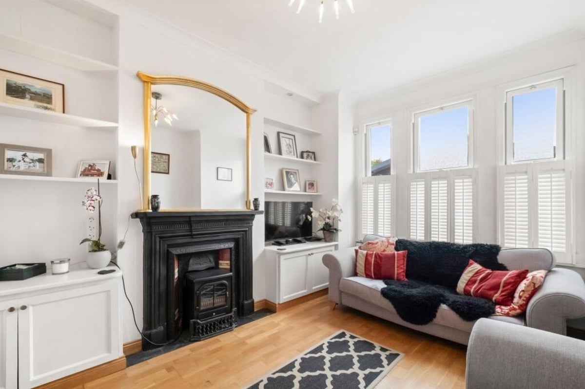 Flat Stephendale Road in Greater London