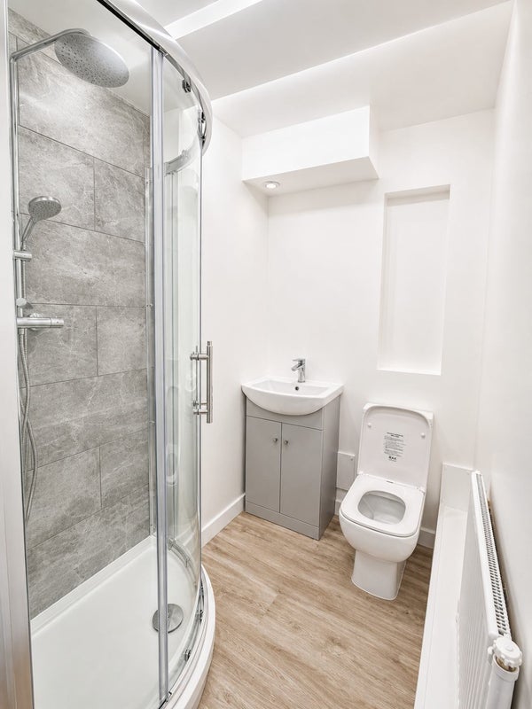 Room Millender Walk in Greater London