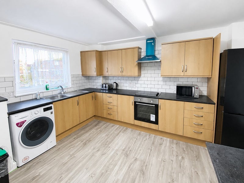 Room Millender Walk in Greater London