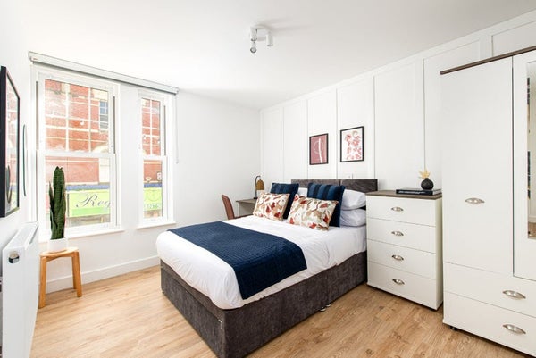 Flat East Street in Bristol