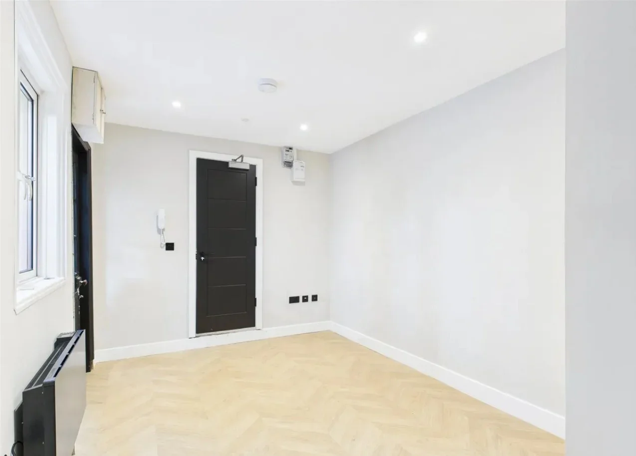 Flat Victoria Road in Crawley
