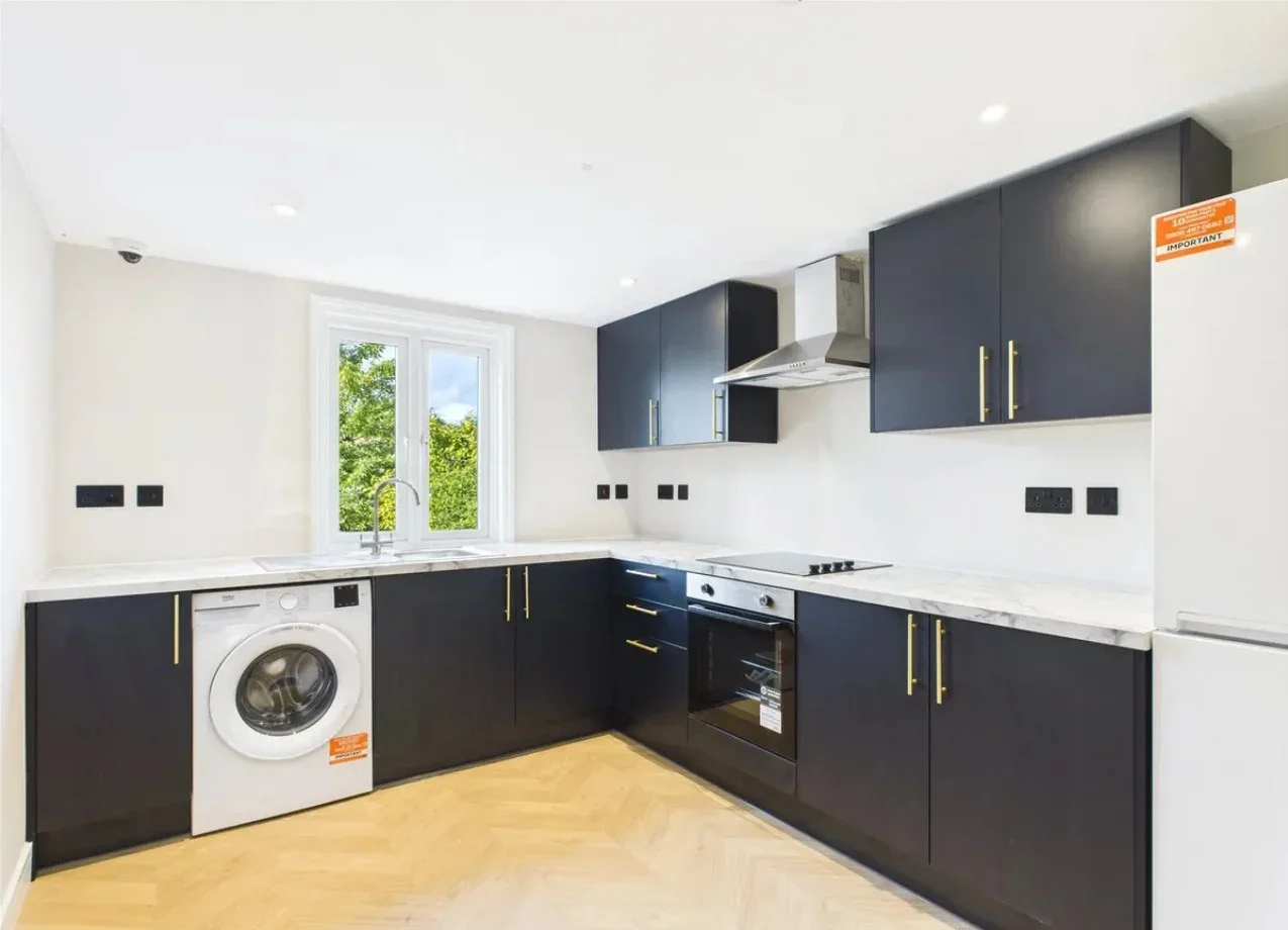 Flat Victoria Road in Crawley
