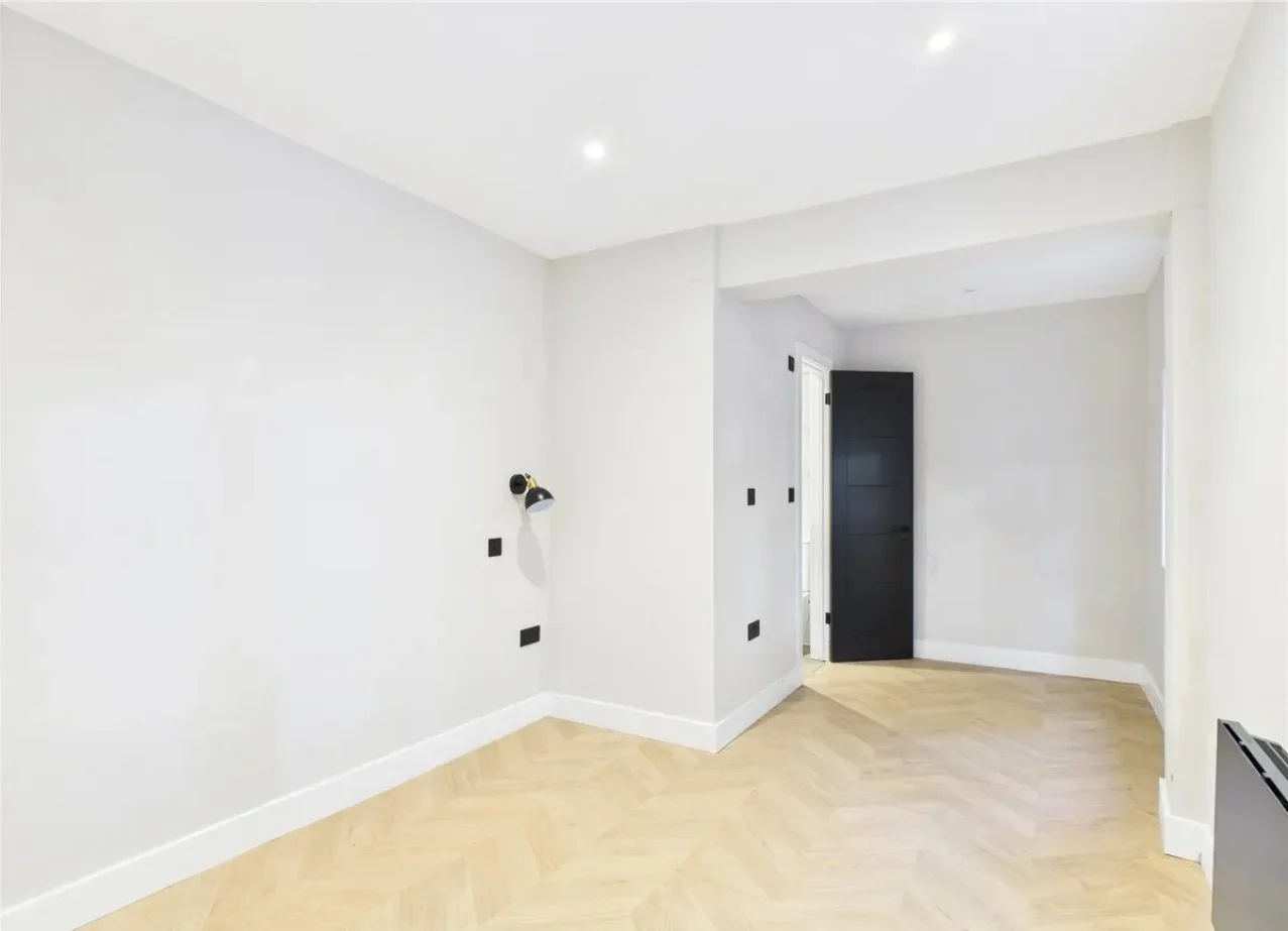 Flat Victoria Road in Crawley