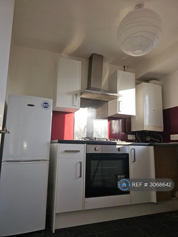 Flat Farringdon Crescent in Preston