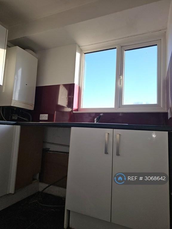 Flat Farringdon Crescent in Preston