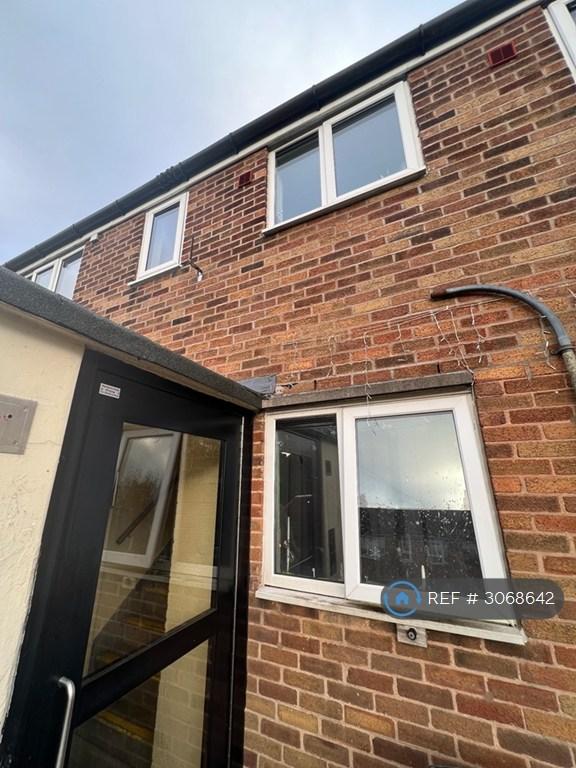 Flat Farringdon Crescent in Preston
