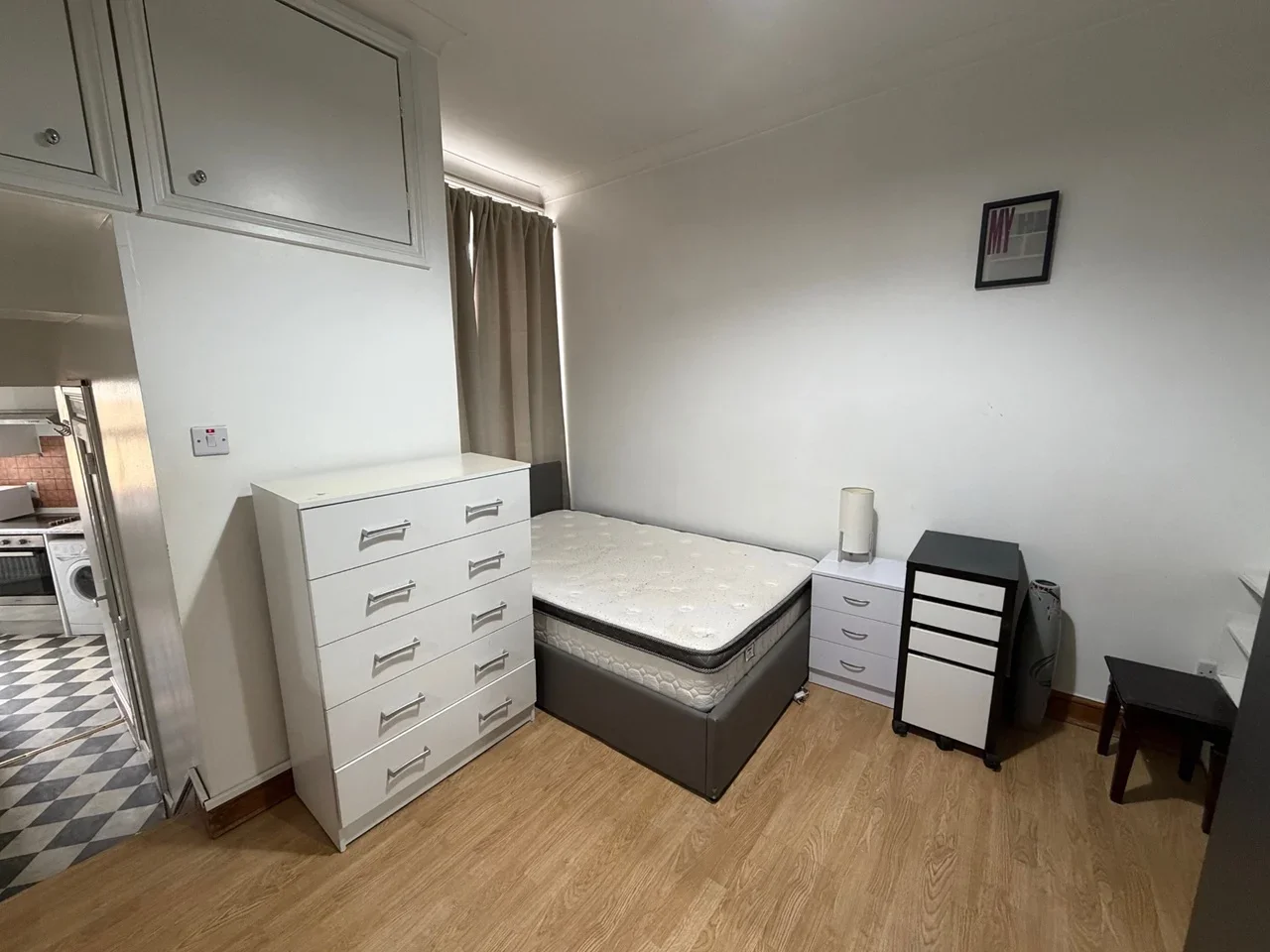 Flat Finchley Road in Greater London