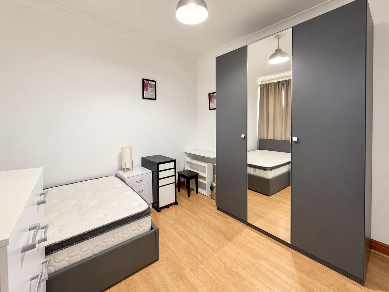 Flat Finchley Road in Greater London