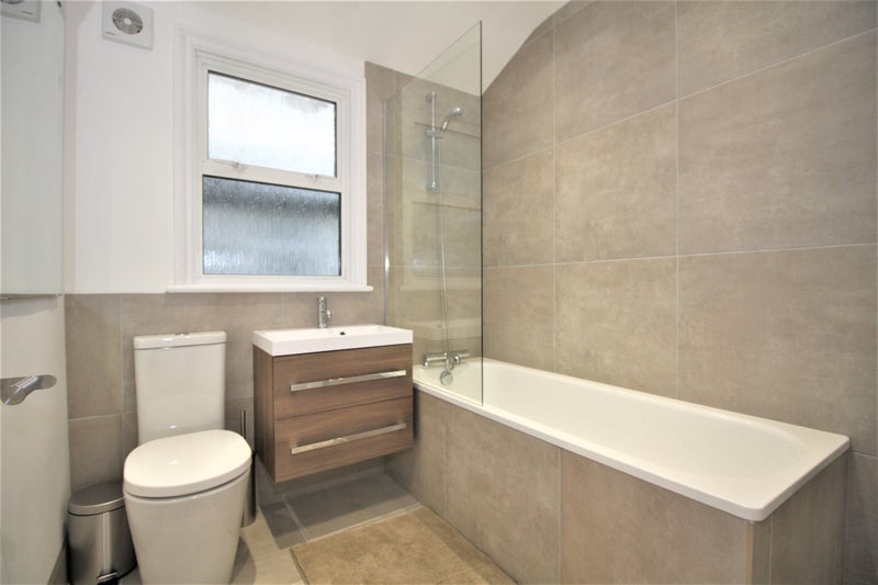 Room Brownhill Road in Greater London