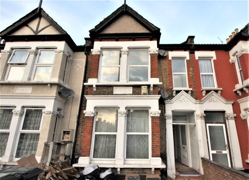 Room Brownhill Road in Greater London