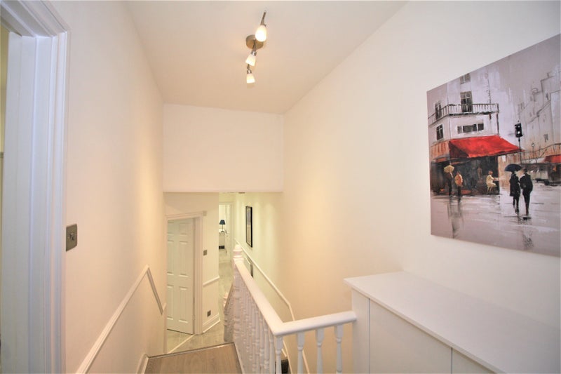 Room Brownhill Road in Greater London
