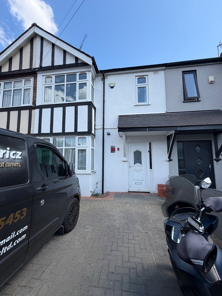 House Coombewood Drive in Greater London