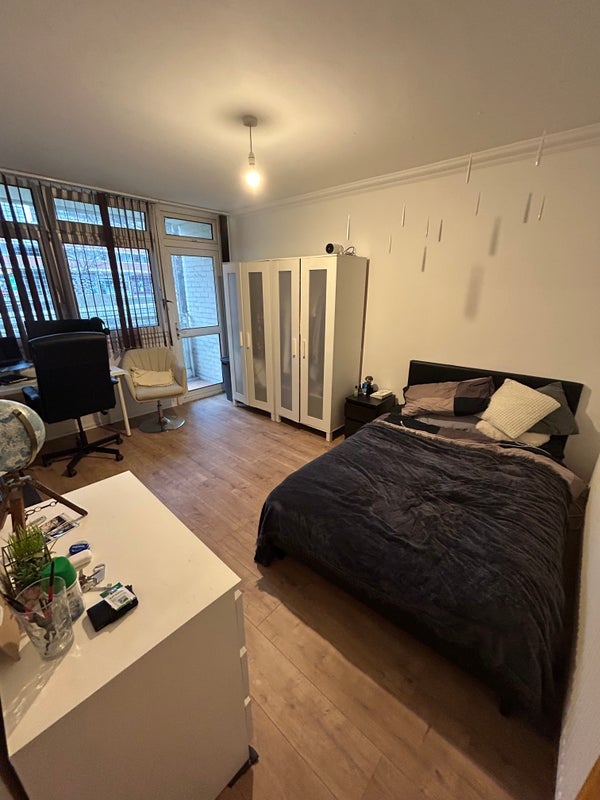 Room Battersea Bridge Road in Greater London