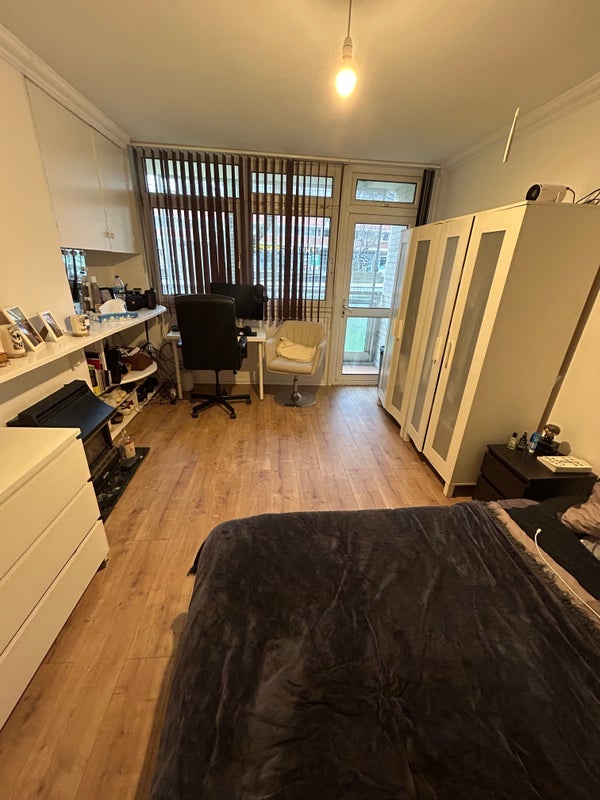 Room Battersea Bridge Road in Greater London
