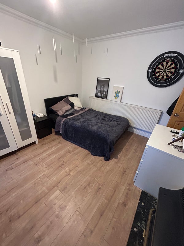 Room Battersea Bridge Road in Greater London