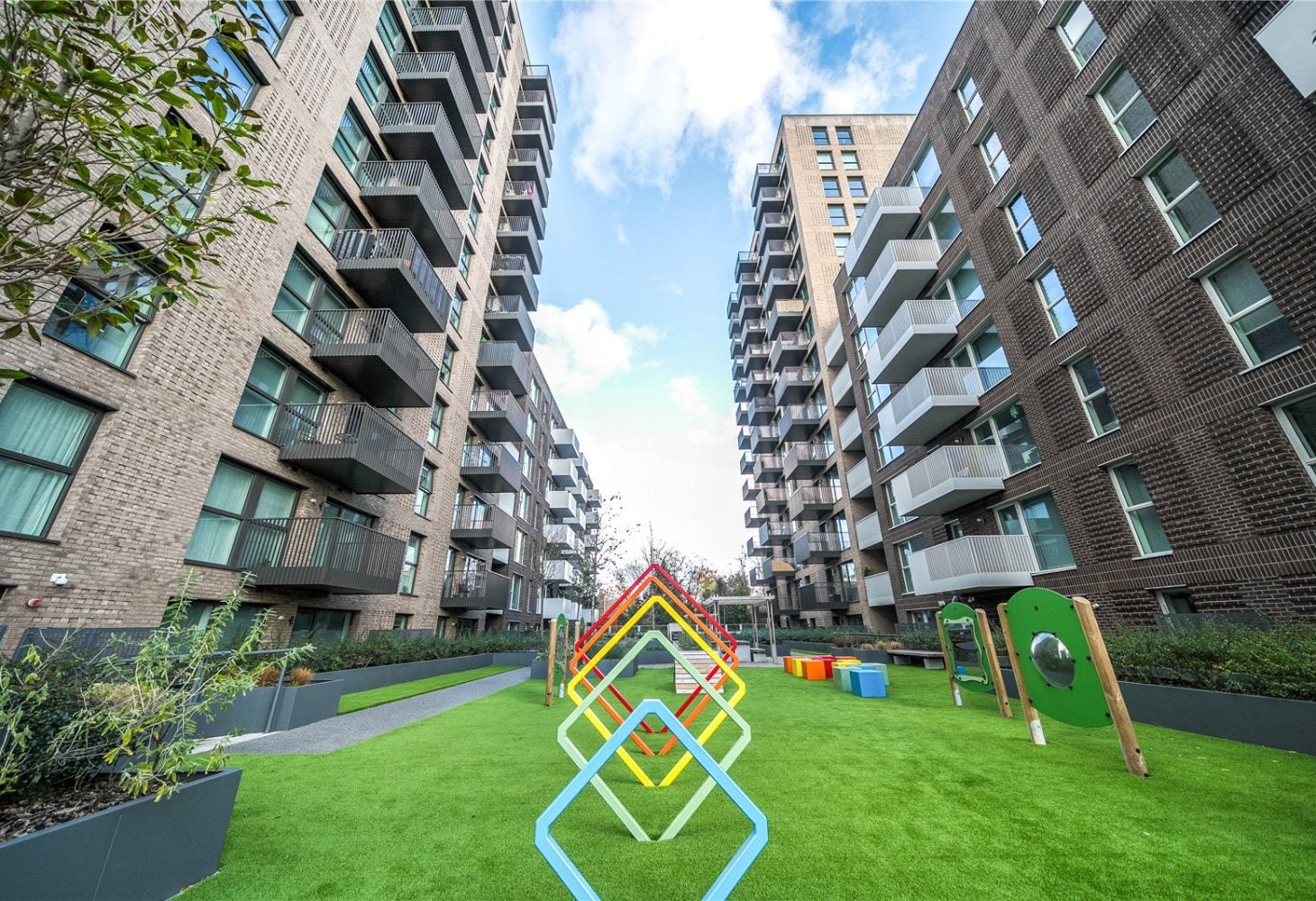 Flat Henley Cross in Greater London