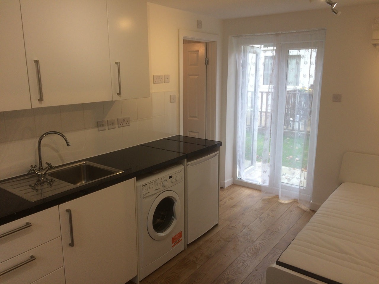 Flat Hendon Way in Greater London
