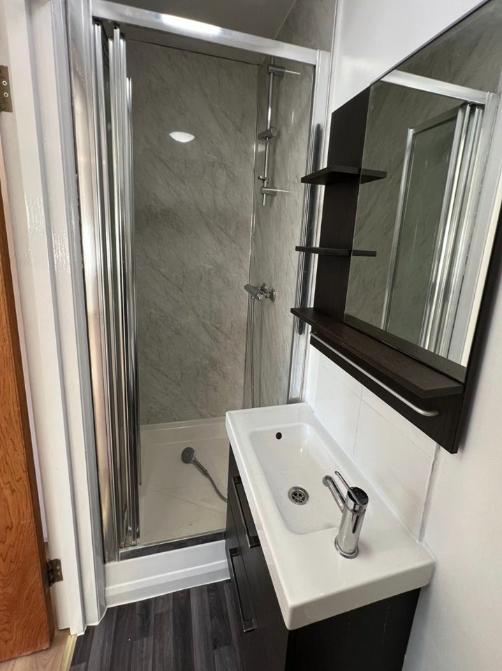 Flat Hendon Way in Greater London