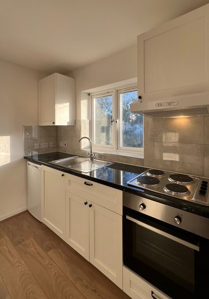 Flat Hendon Way in Greater London