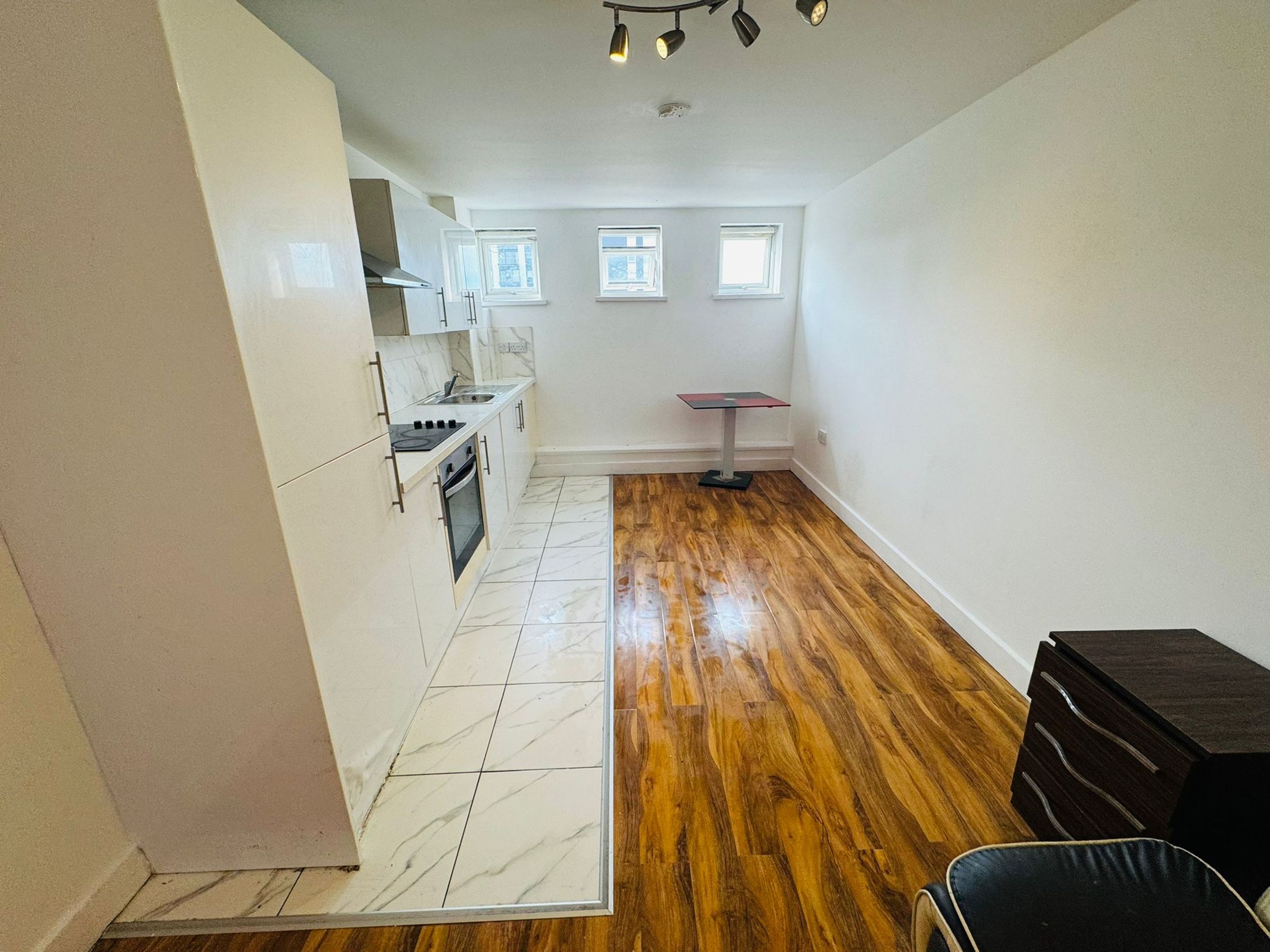 Flat Cranbrook Road in Greater London