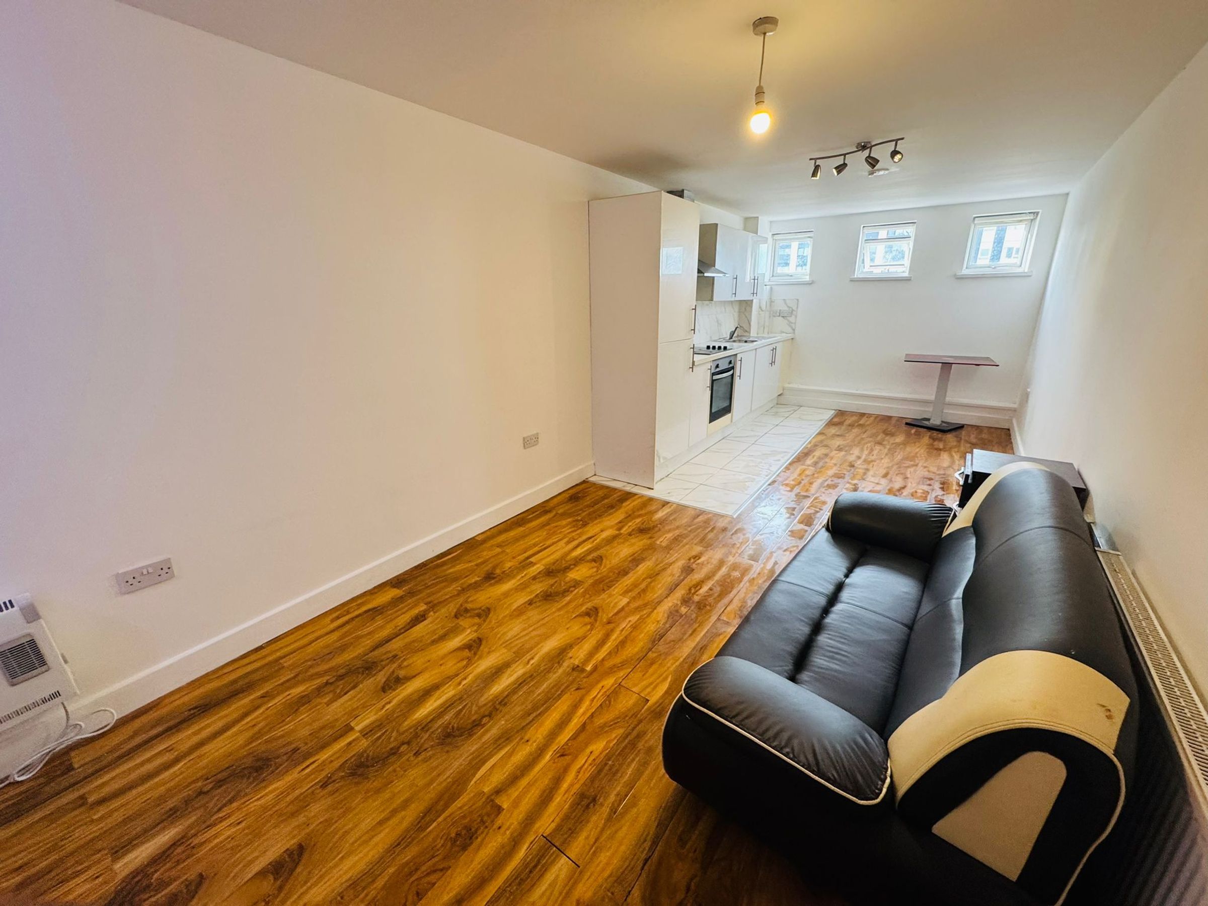 Flat Cranbrook Road in Greater London