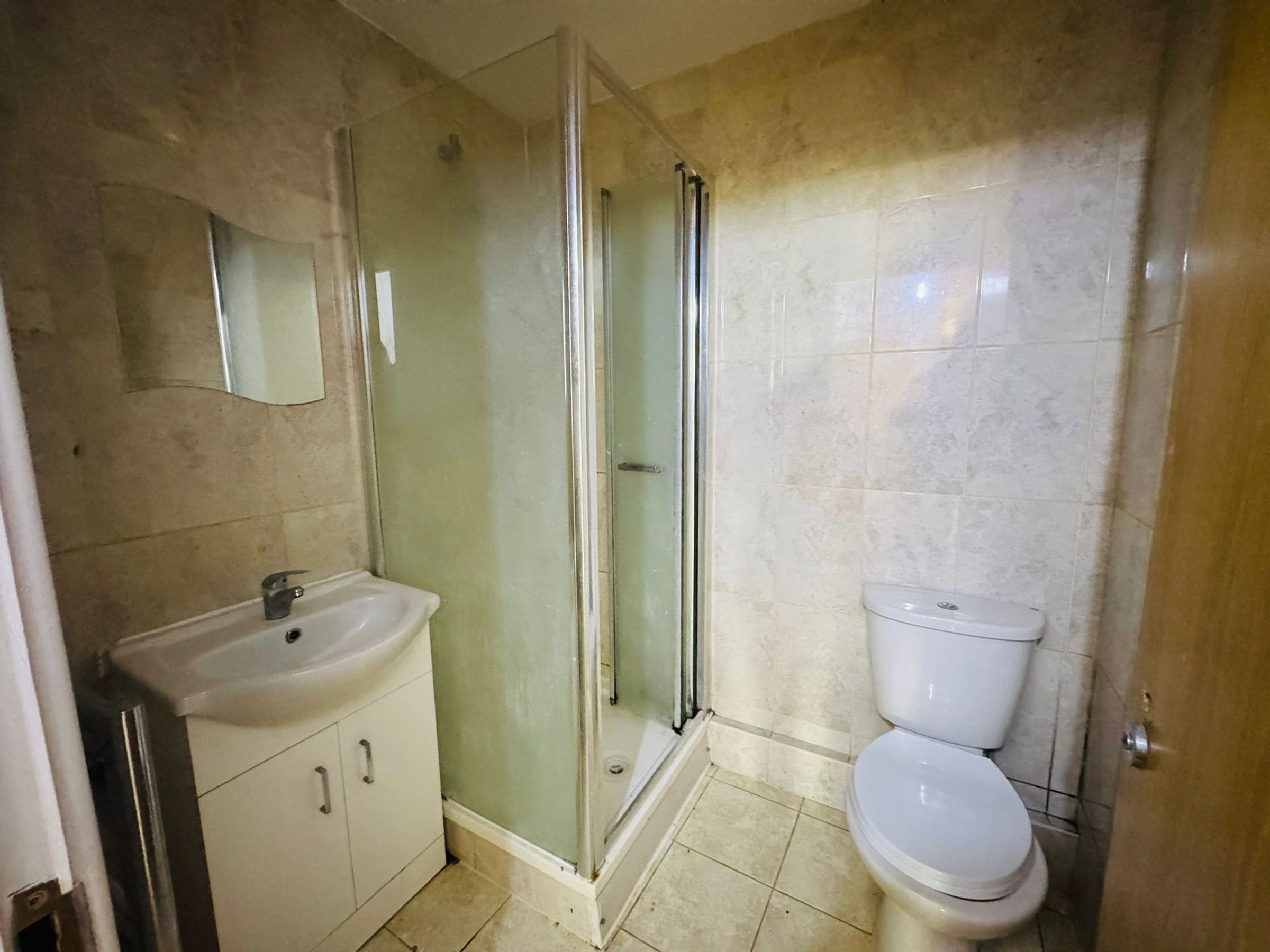 Flat Cranbrook Road in Greater London