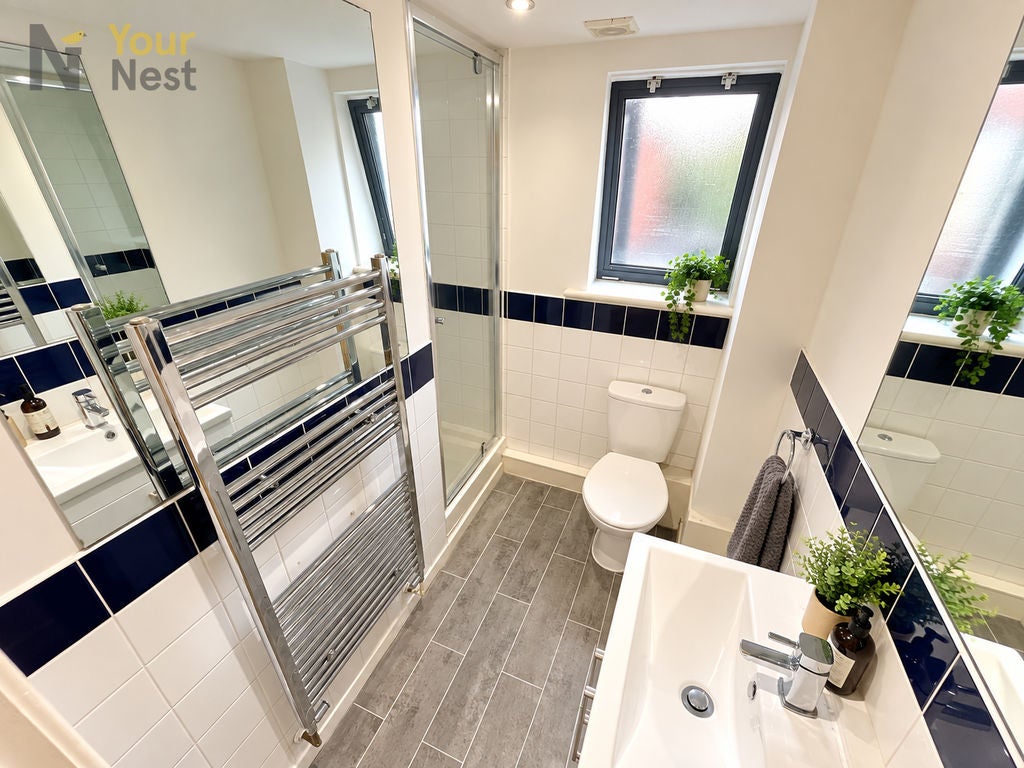 Flat Derwentwater Terrace in Leeds