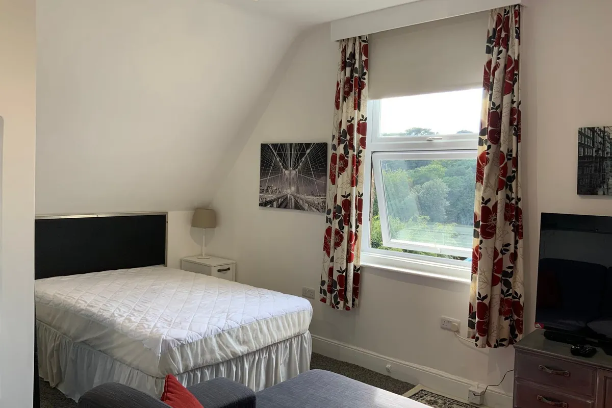 Flat Bodorgan Road in Bournemouth