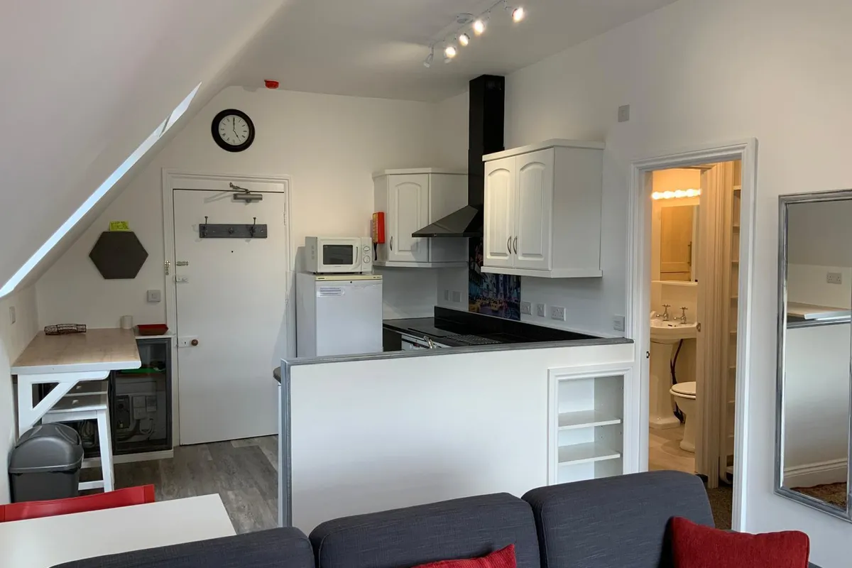 Flat Bodorgan Road in Bournemouth