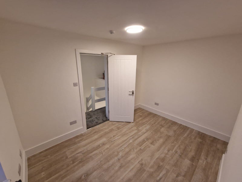 Room Bellenden Road in Greater London