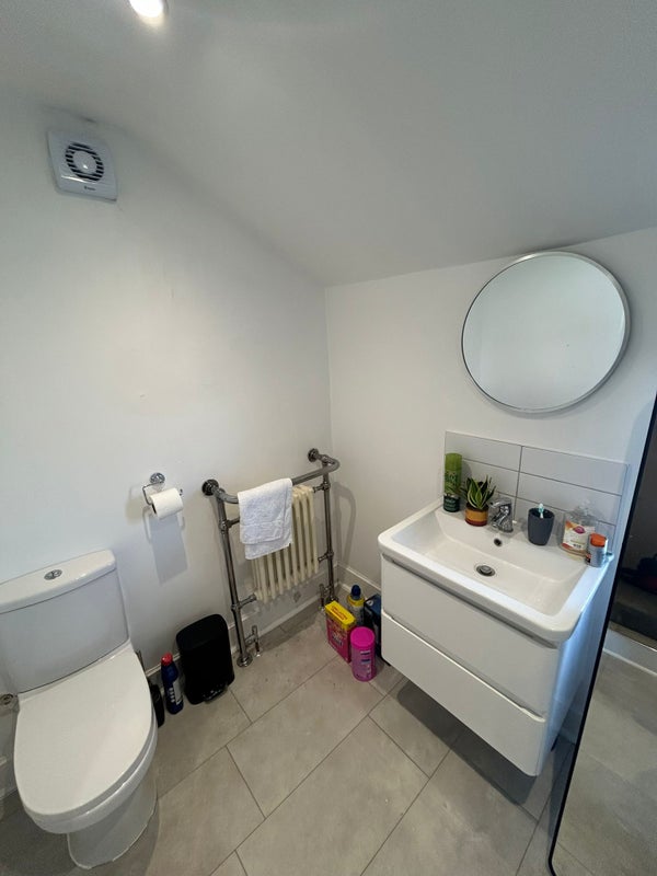 Room Bellenden Road in Greater London