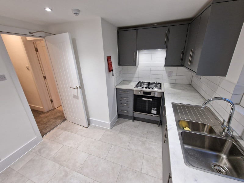 Room Bellenden Road in Greater London