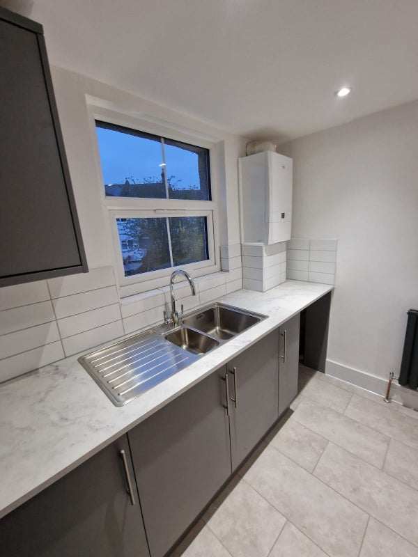 Room Bellenden Road in Greater London
