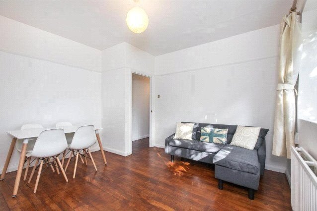 Flat Brewster Gardens in Greater London