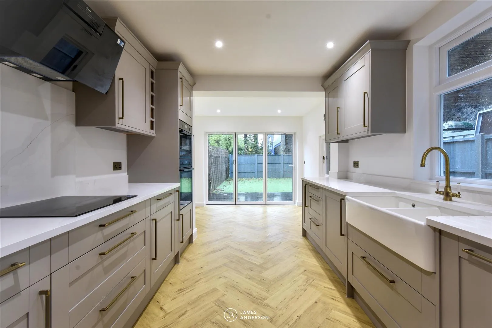 Flat Disraeli Road in Greater London