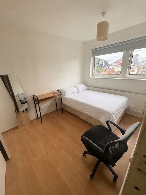 Room Alderney Street in City of Westminster