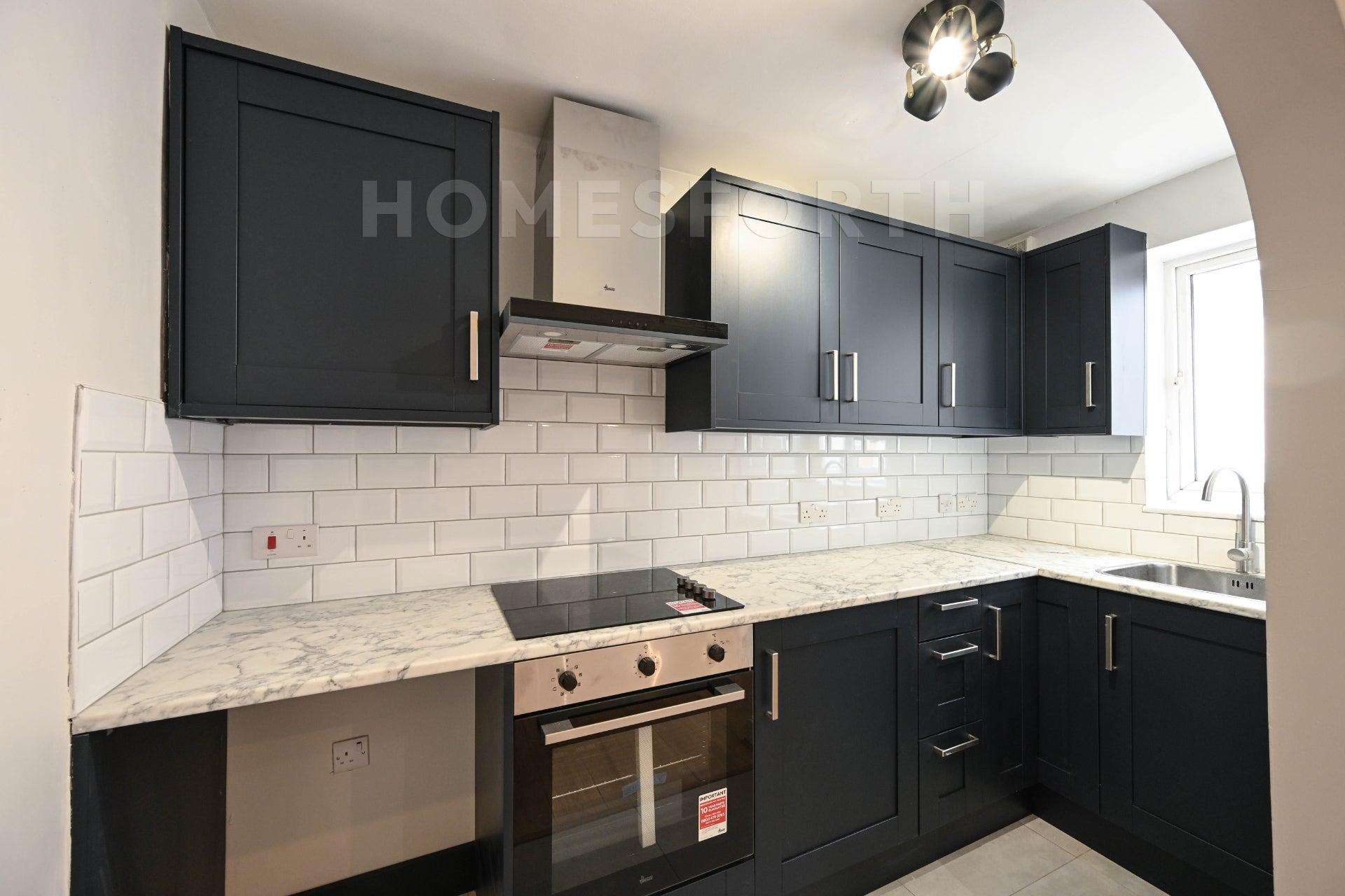 Flat Manstone Road in Greater London