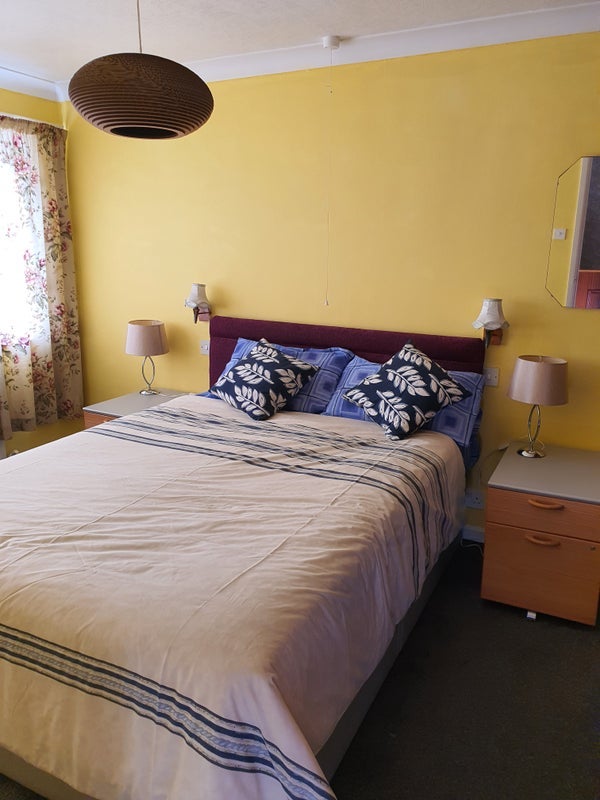 Room Thornhill Road in Bradford