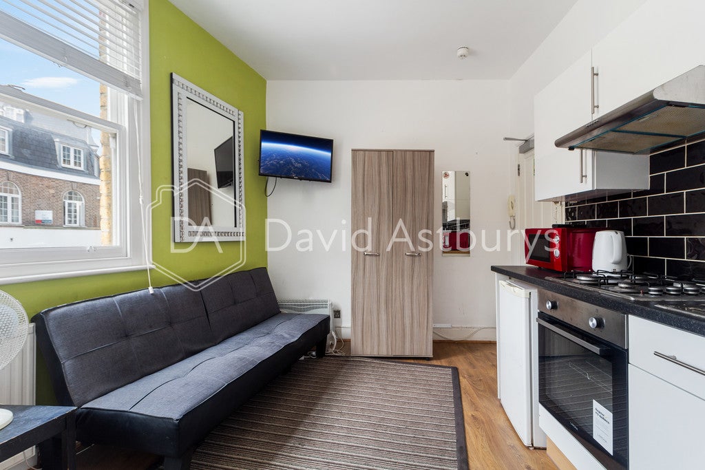 Room Doric Way in Greater London