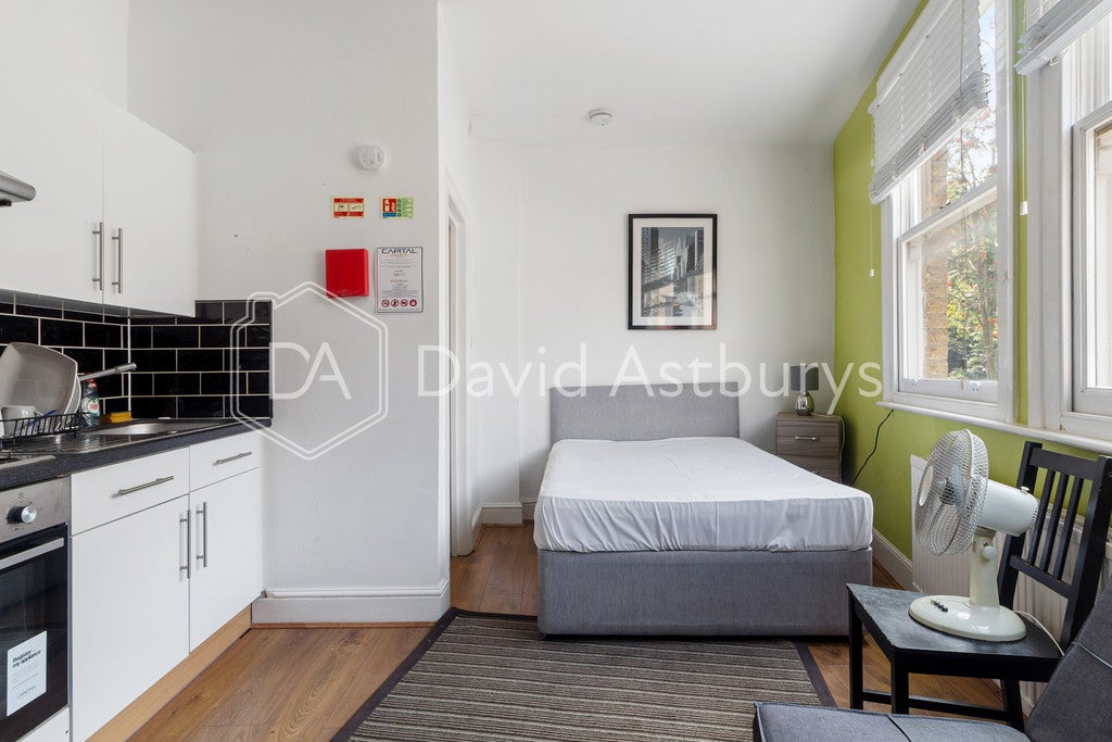 Room Doric Way in Greater London