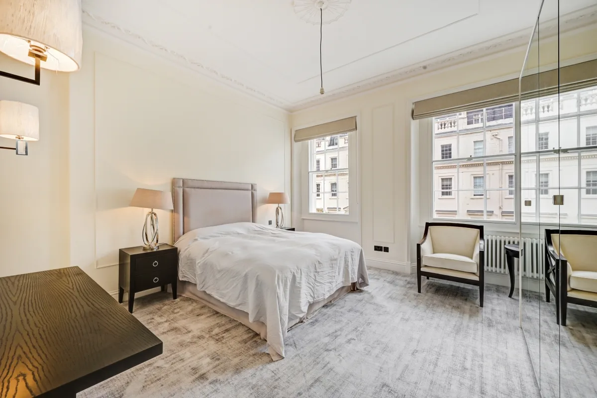 Flat Eaton Place in City of Westminster
